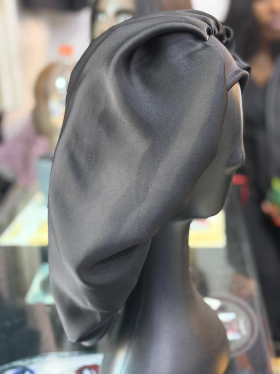 Bonnet satin noir grand format — protection nuit