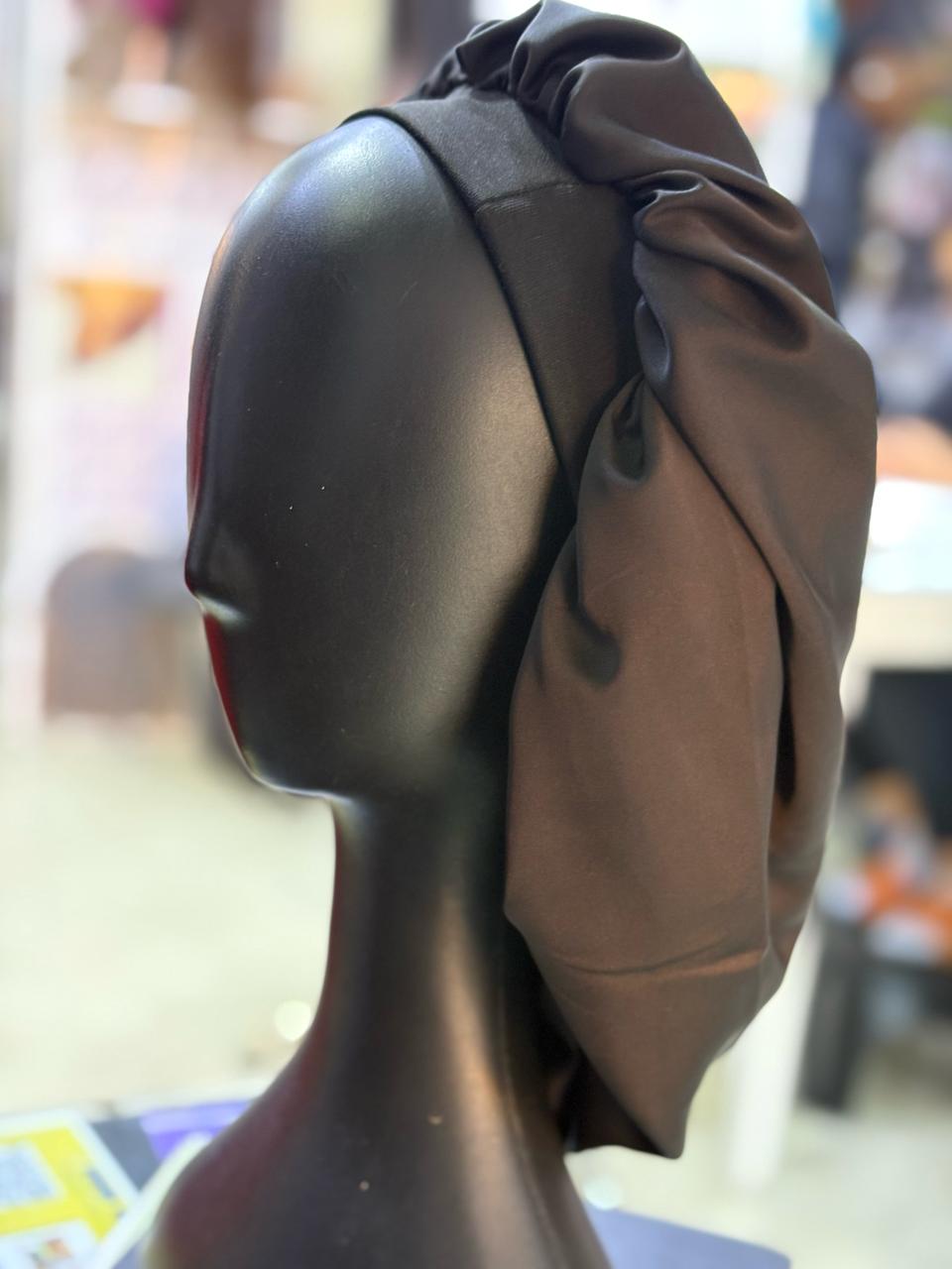 Foulard satin marron — protection coiffure